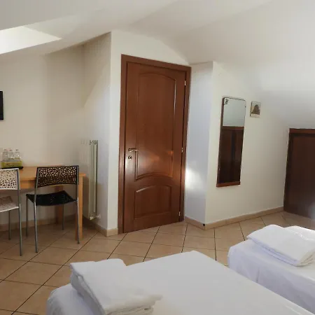 Isola Bed and Breakfast Φιουμιτσίνο