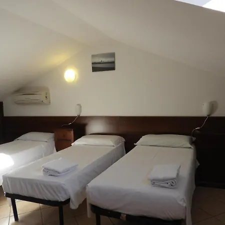 Isola Oda ve Kahvaltı 3*